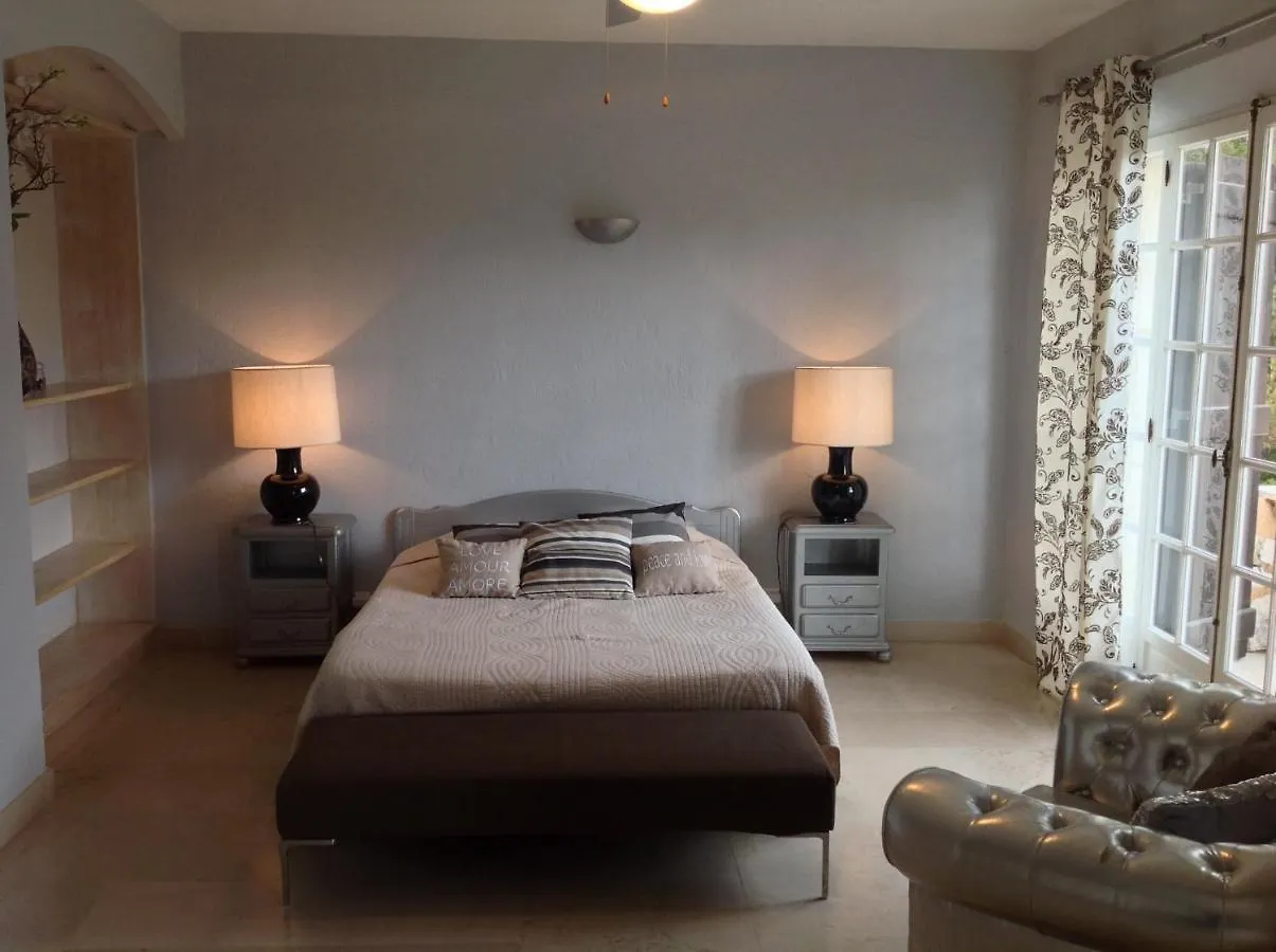 Bed and Breakfast La Bastide Aux Oliviers à Vence 0*,  France