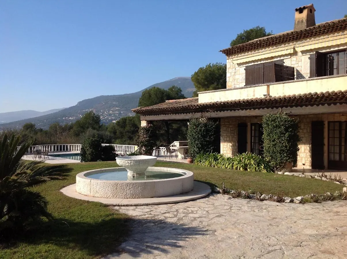 לינה וארוחת בוקר ונס La Bastide Aux Oliviers 0*,  צרפת